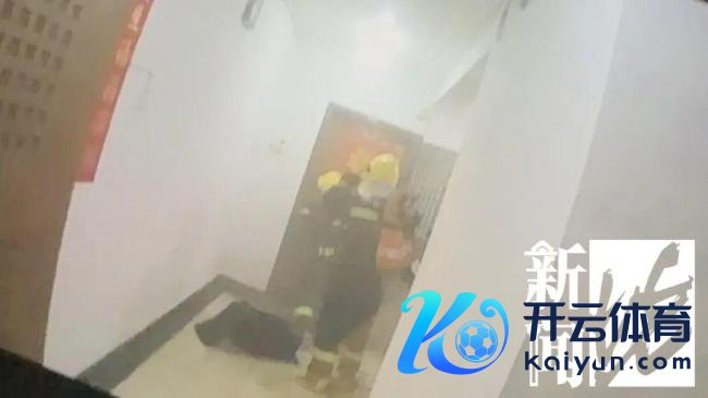 八旬老伯家中生气上千件快递堵门 消防破门后恐惧……