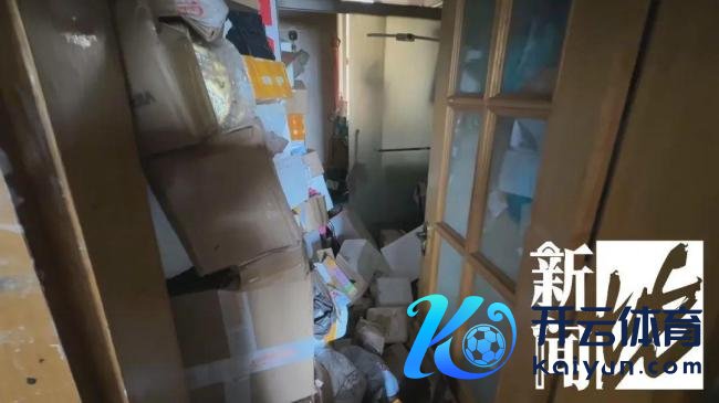 八旬老伯家中生气上千件快递堵门 消防破门后恐惧……
