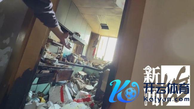 八旬老伯家中生气上千件快递堵门 消防破门后恐惧……