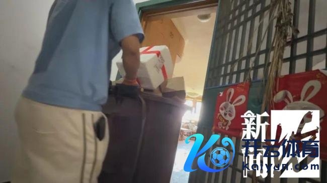 八旬老伯家中生气上千件快递堵门 消防破门后恐惧……